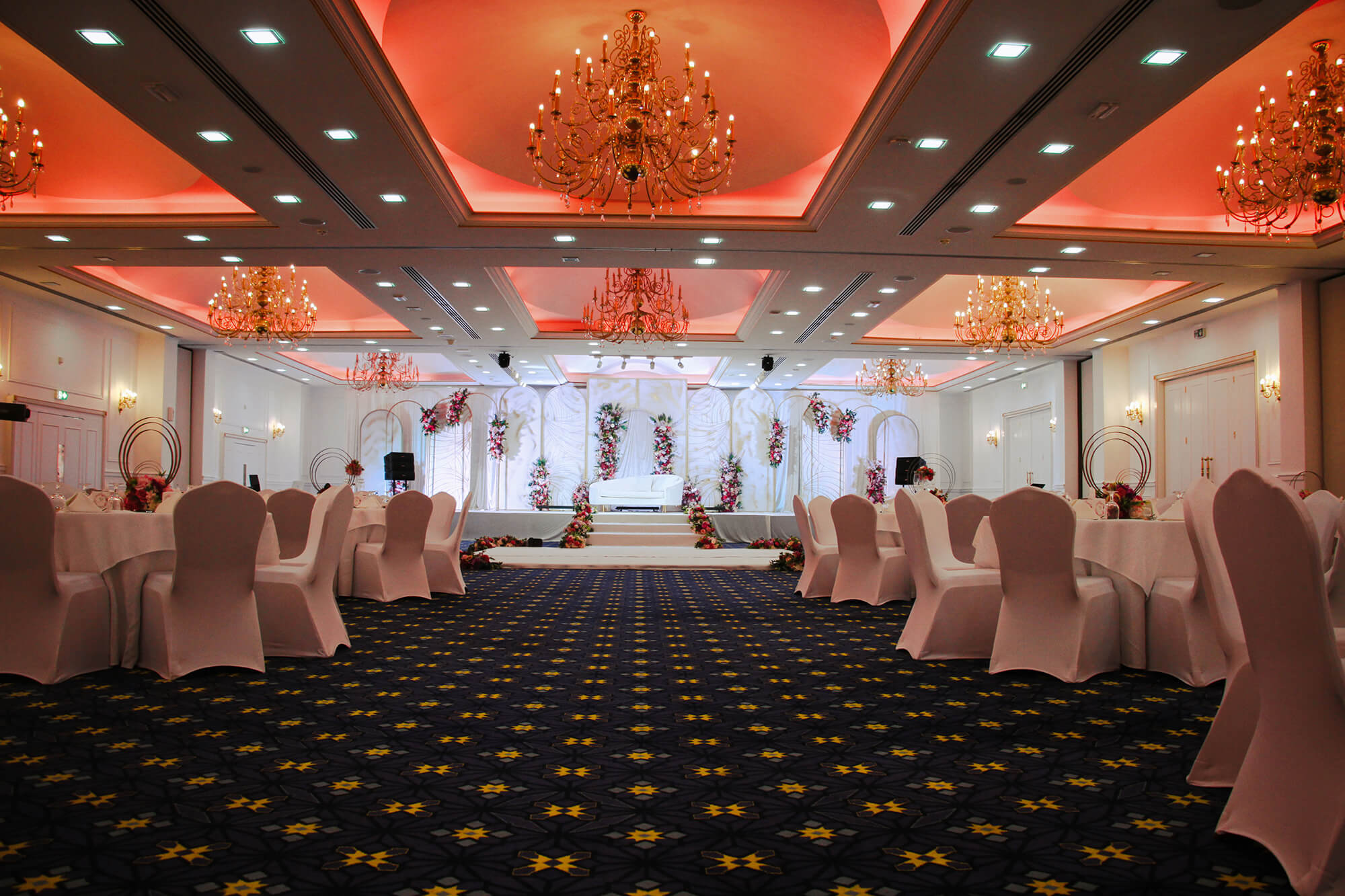 Holiday International Hotel - Image 1